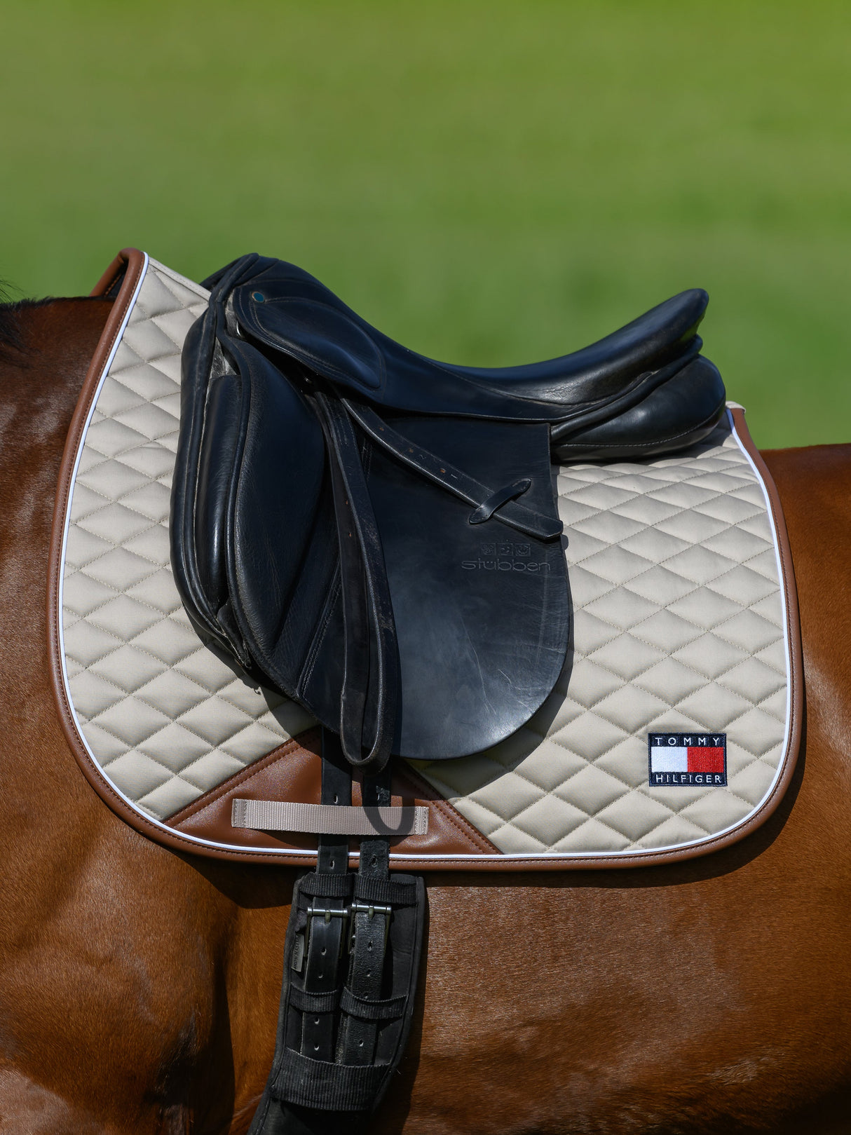 tommy-hilfiger-saddlepad