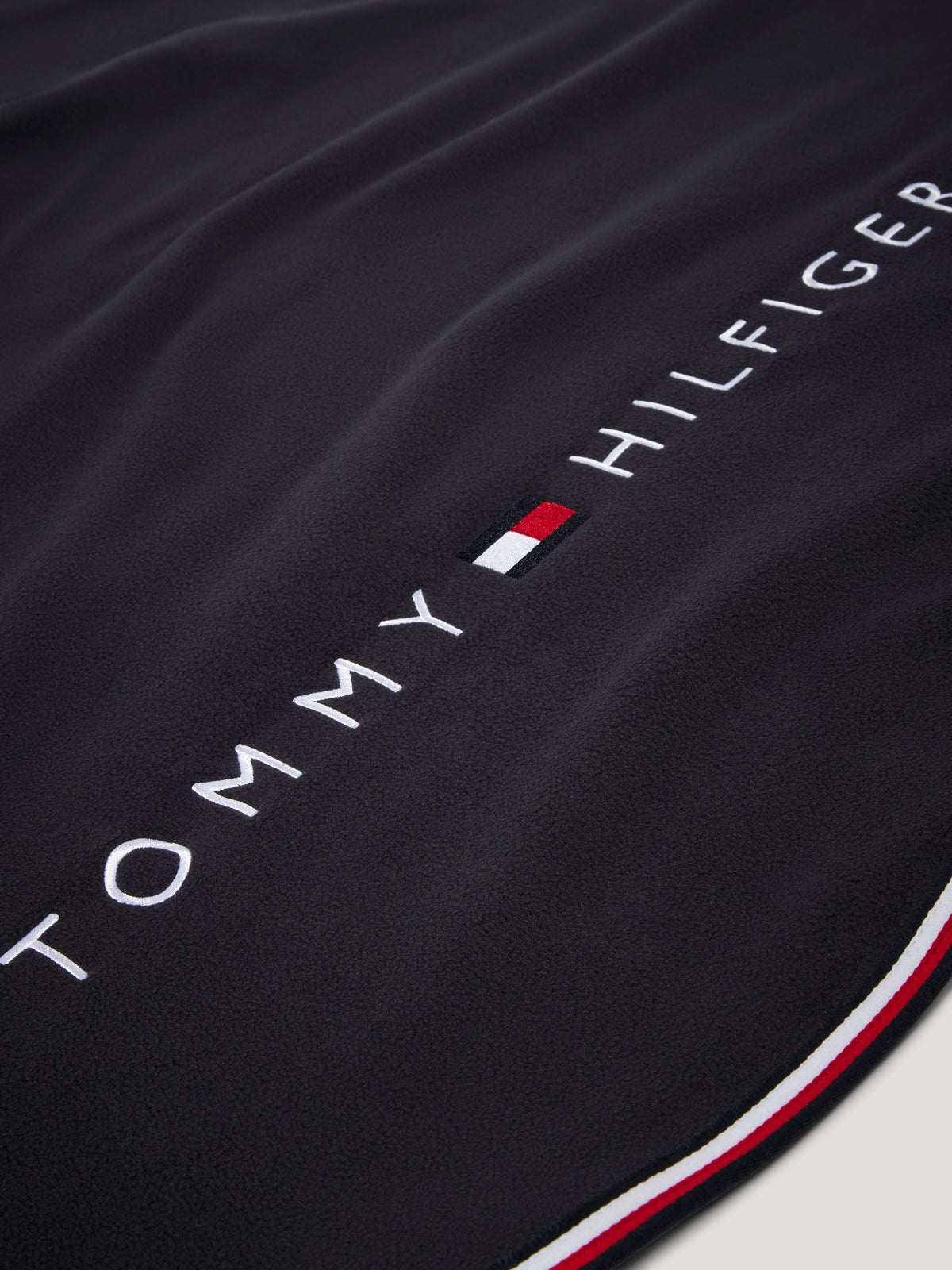 Tommy Hilfiger Ivy Fleece Rug